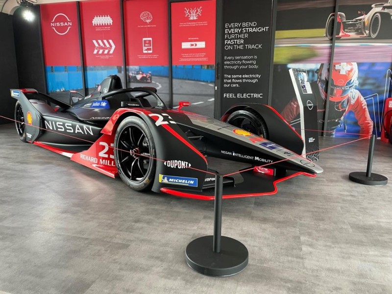 Low Height Gallery Museum Barriers Main Event